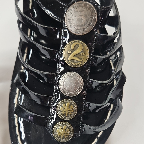 Bernardo Glossy Black Gladiator Sandals with Coin Accents Size 10 - Picture 4 of 6